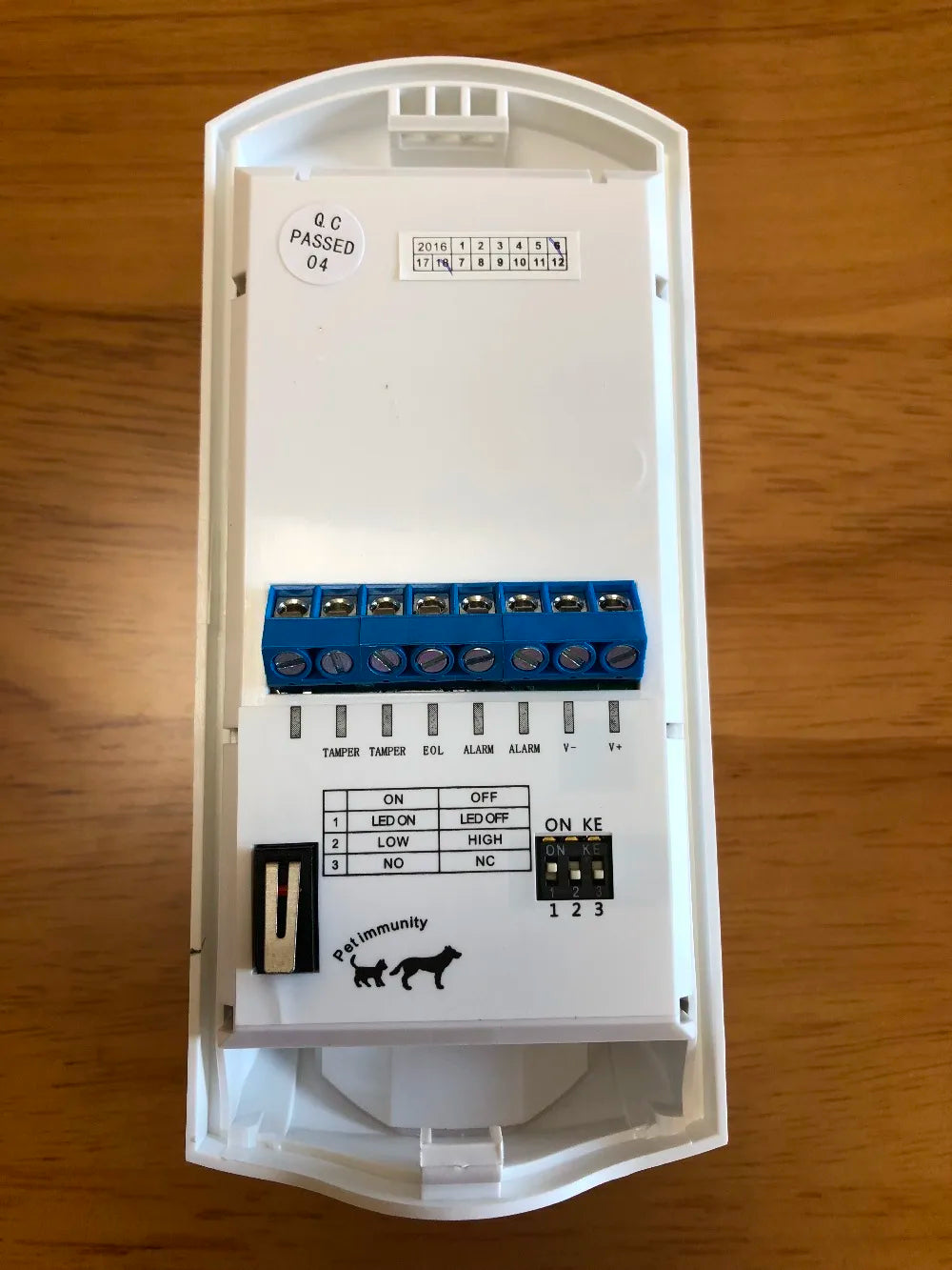 MC-8250DMT Wired PIR Motion Detector Wired PIR Sensor Pet Immunity Compatible With All Alarm Host which has 12V Wired Port