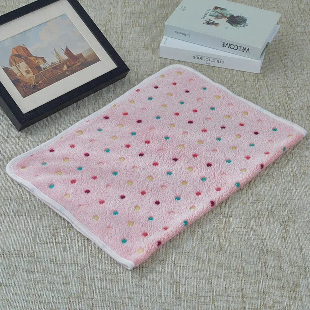 Pet Blankets Soft Fluffy Washable Dog Sleep Mat Paw Pattern Fleece Blanket for Cats Throw Warm Bed Mat for Puppies Pet Supplies