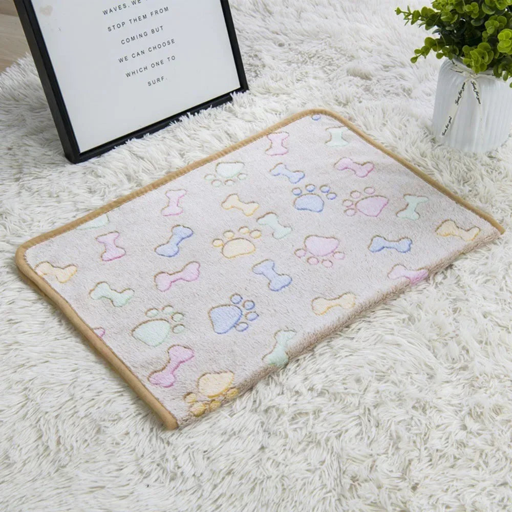 Pet Blankets Soft Fluffy Washable Dog Sleep Mat Paw Pattern Fleece Blanket for Cats Throw Warm Bed Mat for Puppies Pet Supplies