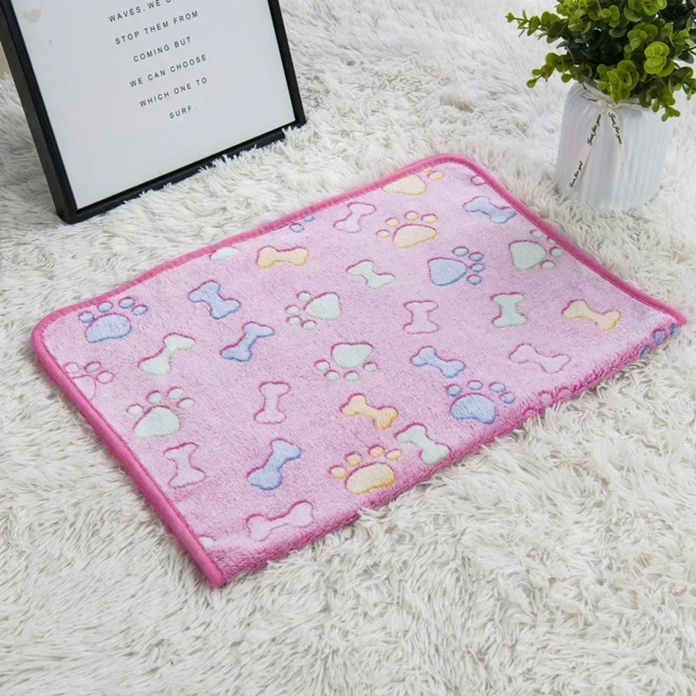 Pet Blankets Soft Fluffy Washable Dog Sleep Mat Paw Pattern Fleece Blanket for Cats Throw Warm Bed Mat for Puppies Pet Supplies