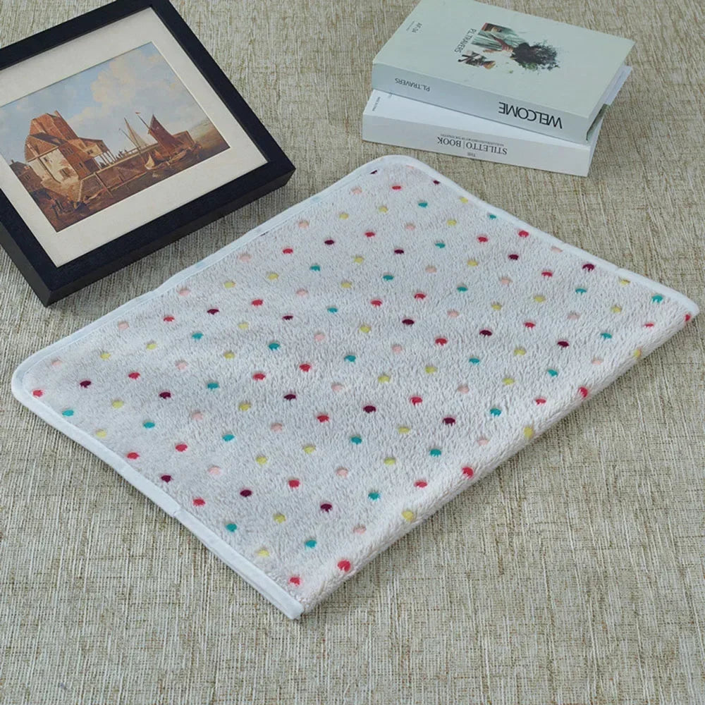 Pet Blankets Soft Fluffy Washable Dog Sleep Mat Paw Pattern Fleece Blanket for Cats Throw Warm Bed Mat for Puppies Pet Supplies